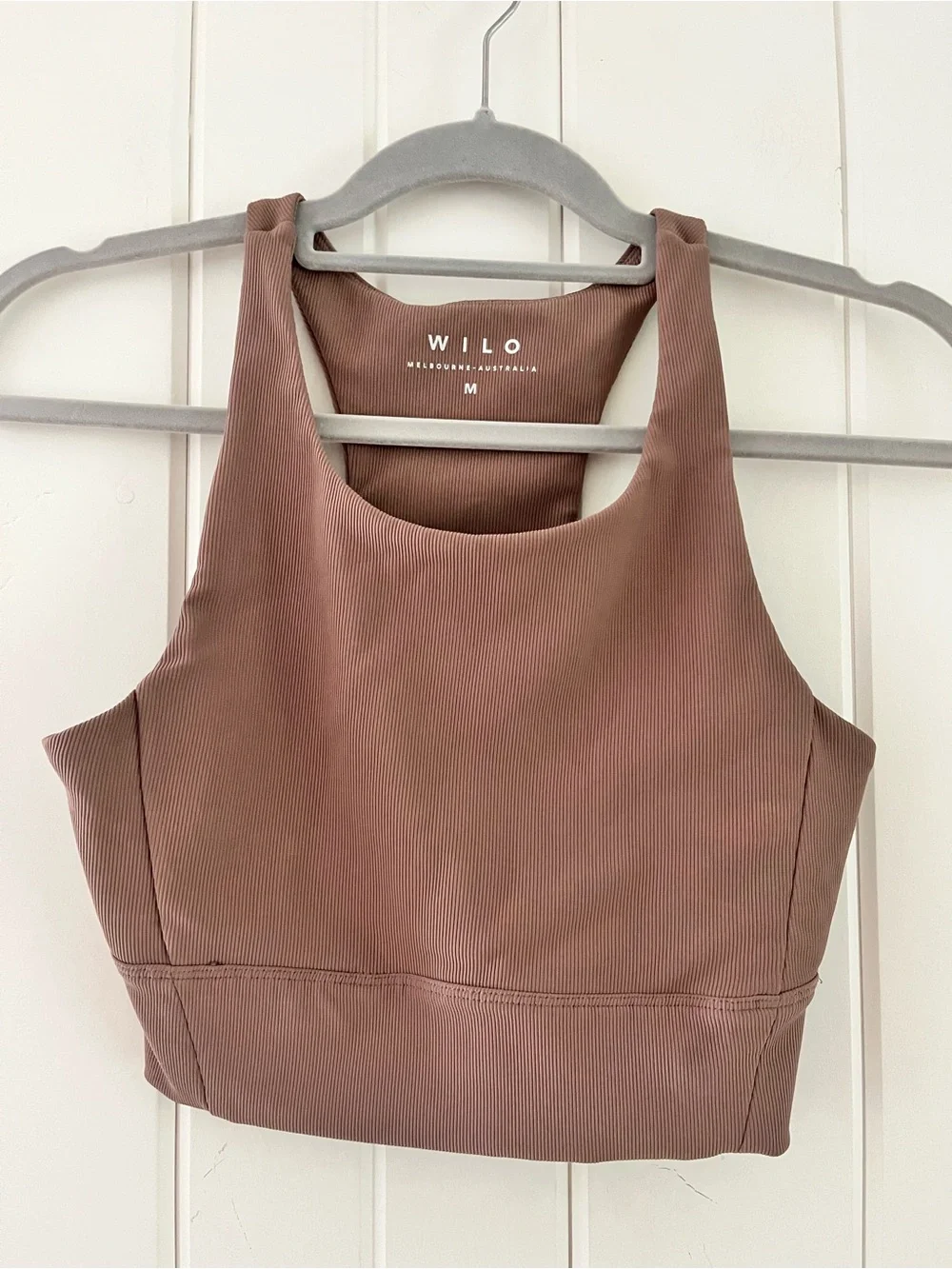 WILO Active Ribbed Sports Bra / Longline Crop Top in a mauve/latte, Sz M